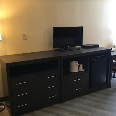 Econo Lodge Metro-2